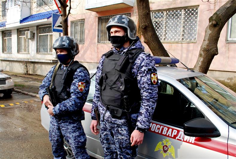    Росгвардейцы задержали в Симферополе местного жителя, подозреваемого в нападении на сотрудника АЗС