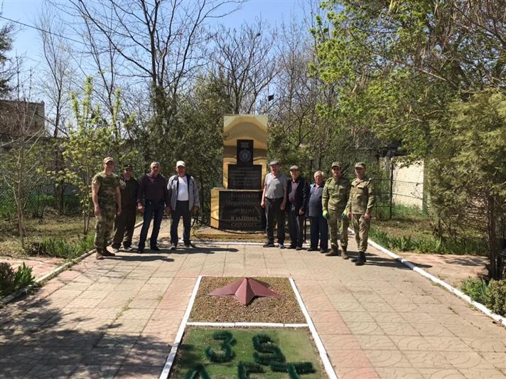 В Кизляре росгвардейцы благоустроили памятник ликвидаторам последствий катастрофы на Чернобыльской АЭС 