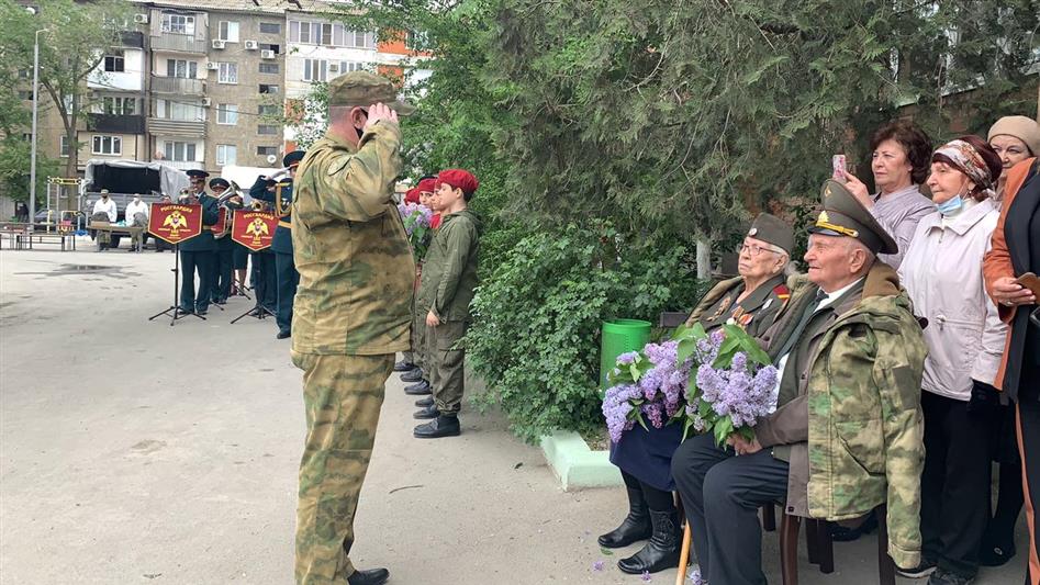 Росгвардия провела «Парад у дома ветерана» в Кизляре