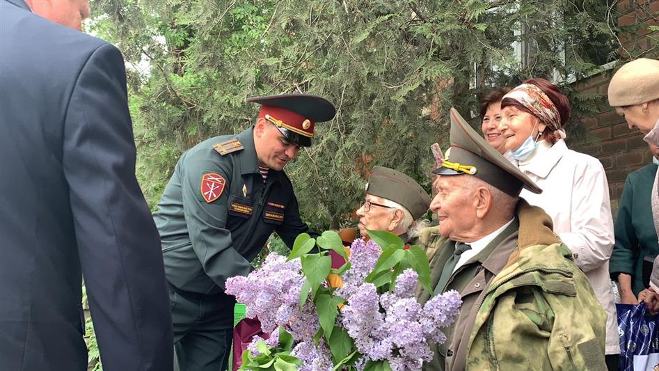 Росгвардия провела «Парад у дома ветерана» в Кизляре