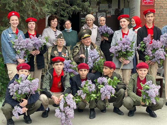 Росгвардия провела «Парад у дома ветерана» в Кизляре