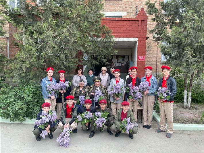 Росгвардия провела «Парад у дома ветерана» в Кизляре