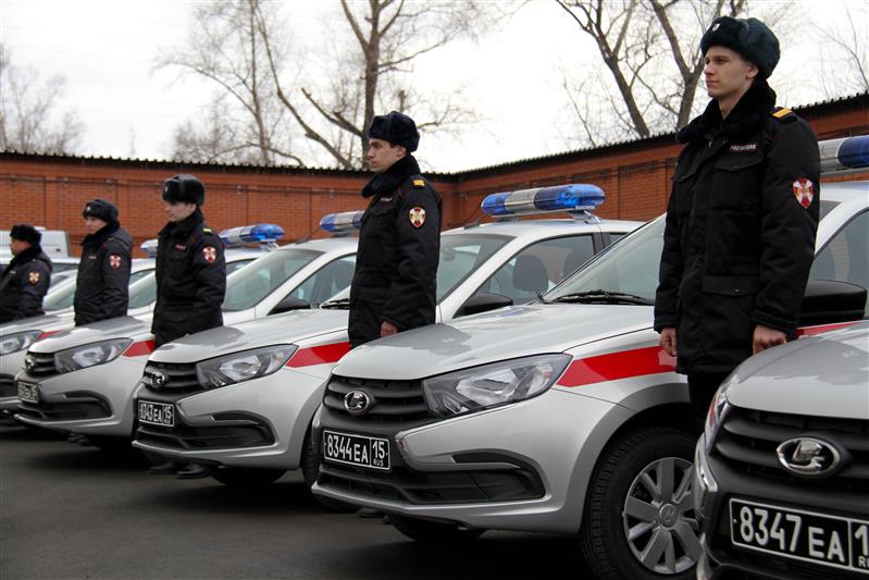 В Кузбассе очередная партия служебных автомобилей пополнила автопарк Росгвардии