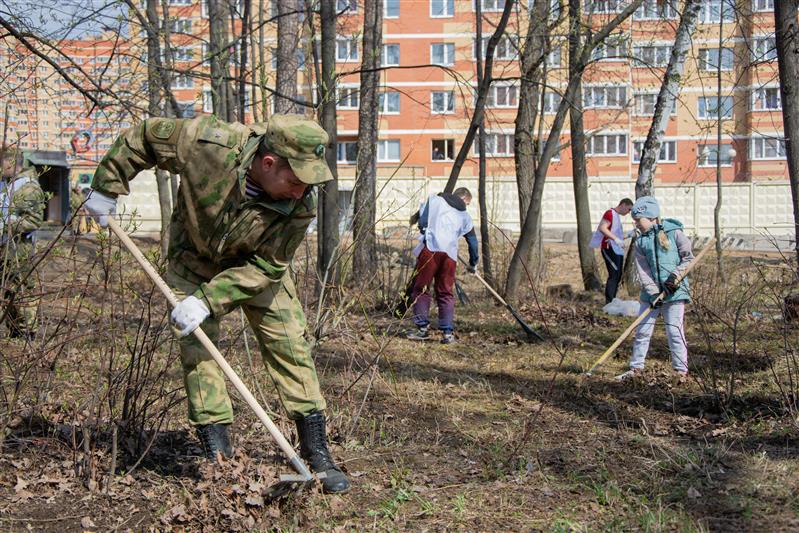 ВОЕННОСЛУЖАЩИЕ ДИВИЗИИ ИМЕНИ Ф.Э. ДЗЕРЖИНСКОГО ПРИНЯЛИ УЧАСТИЕ В ОБЩЕГОРОДСКОМ СУББОТНИКЕ