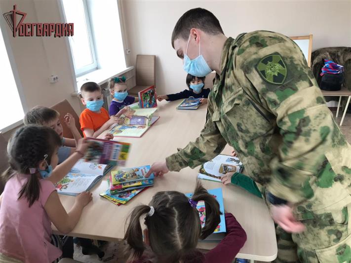 Росгвардейцы из Иркутской области продолжают принимать участие в марафоне добрых дел