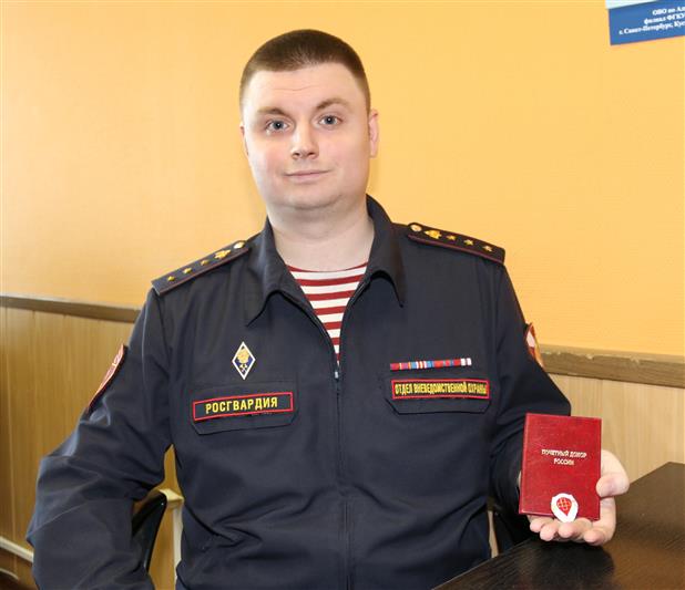 Сотрудник петербургской вневедомственной охраны стал почетным донором России