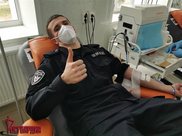 В Национальный день донора росгвардейцы Сибирского округа сдали кровь 