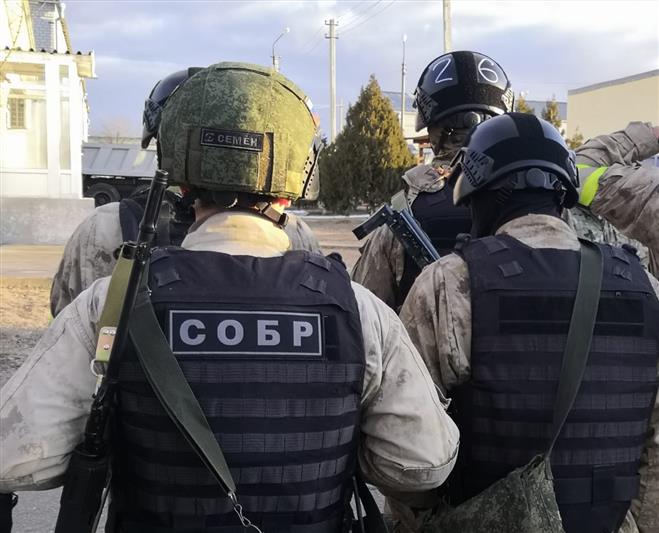 При участии СОБР Росгвардии задержаны подозреваемые в покушении на незаконный отъем промышленного предприятия у собственника в Калмыкии