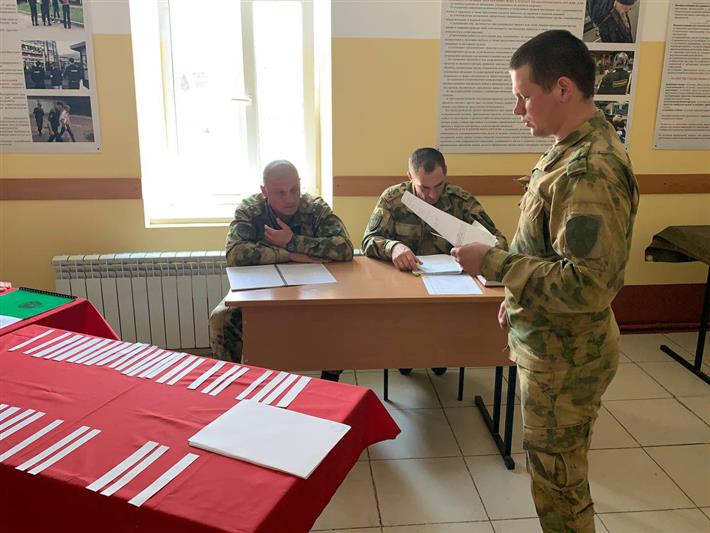 Водители и наводчики вооружения БТР Росгвардии завершили профессиональную подготовку в Омске