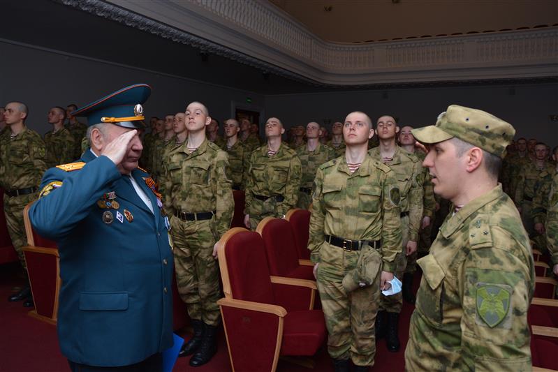 В дивизии имени Дзержинского прошла встреча личного состава с участником ликвидации последствий аварии на ЧАЭС