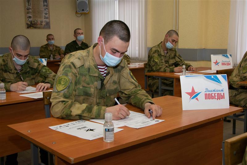 Акция «Диктант Победы» состоялась в дивизии имени Дзержинского войск национальной гвардии