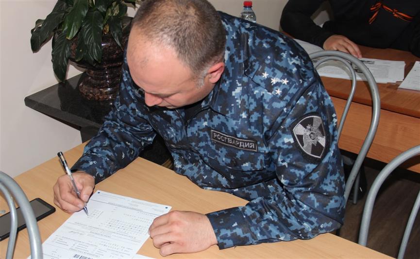 В Северной Осетии Росгвардия провела велопробег ко Дню Победы