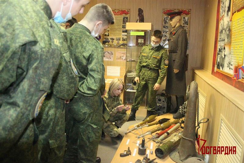 В головном полку калиновского соединения Росгвардии состоялся день открытых дверей для подшефных кадет