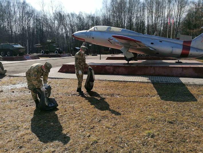 В Нижегородской области росгвардейцы провели субботник в «Парке Победы»