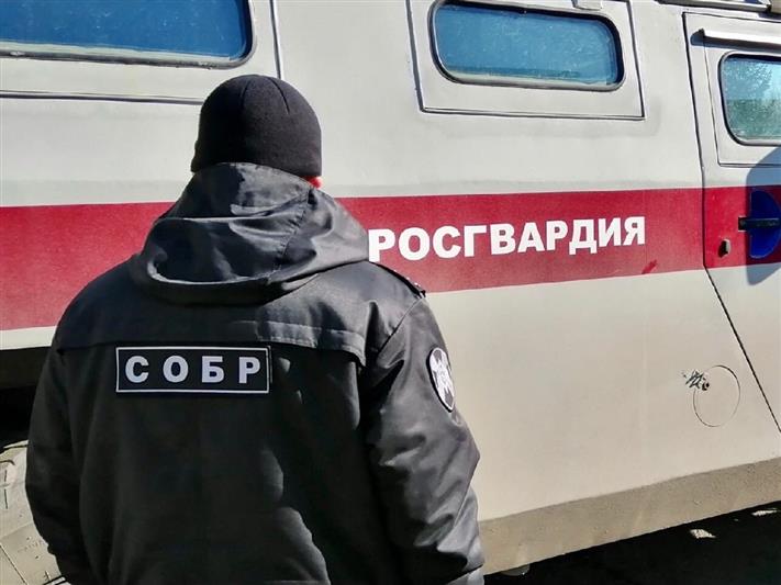 В Омске при силовой поддержке СОБР задержан гражданин, подозреваемый в хищении денежных средств под предлогом ремонта пластиковых окон