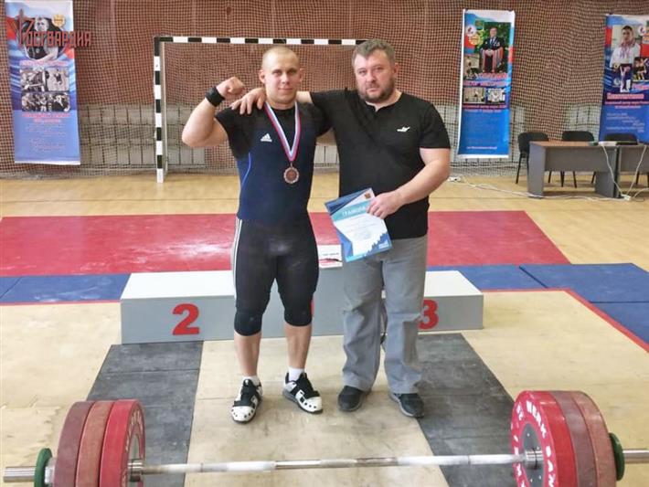 Военнослужащий Росгвардии из Хакасии завоевал путёвку на Чемпионат России по тяжелой атлетике 