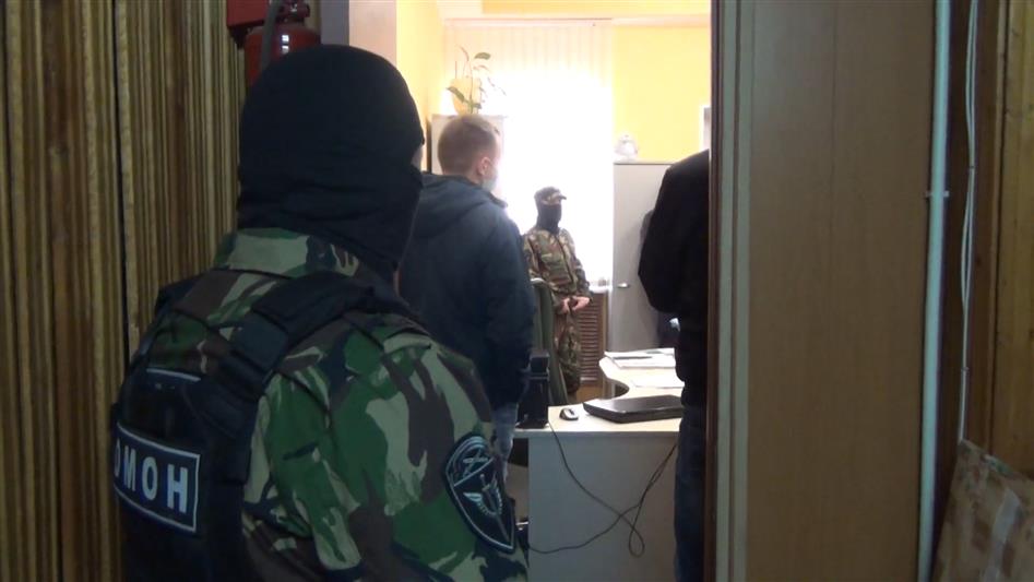 При содействии сотрудников ОМОН в Великом Новгороде задержаны подозреваемые в мошенничестве 