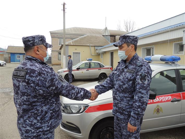 В Калмыкии росгвардейцы получили новые патрульные автомобили 