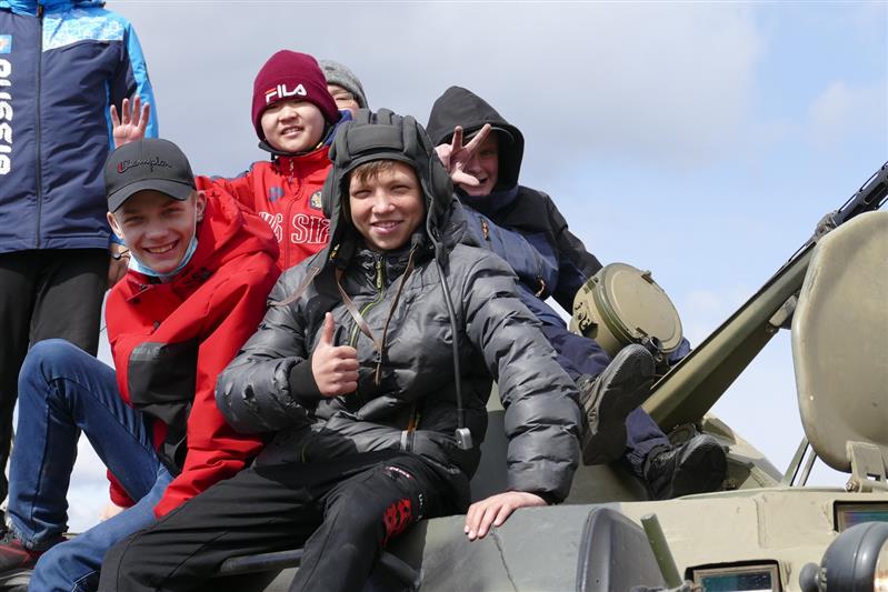 Тележурналисты и школьники побывали на полевом выходе спецподразделений Росгвардии в Туве