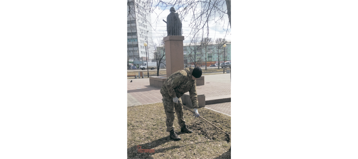 В Красноярске сотрудники ОМОН на транспорте присоединились к всероссийской акции «Чистое уважение»
