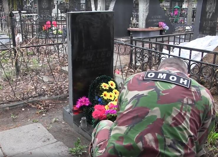 Саратовские росгвардейцы провели субботник на местах воинских захоронений