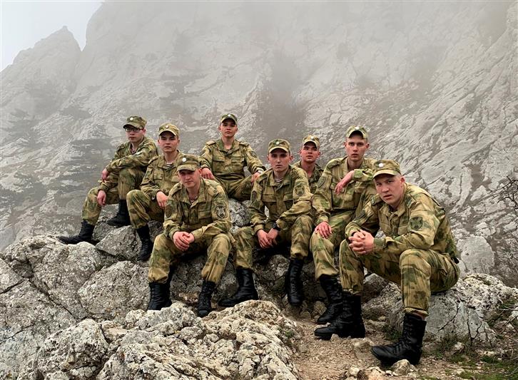 В ознаменование 76-летия Победы военнослужащие Росгвардии совершили восхождение на крымский перевал Шейтан-Мердвен