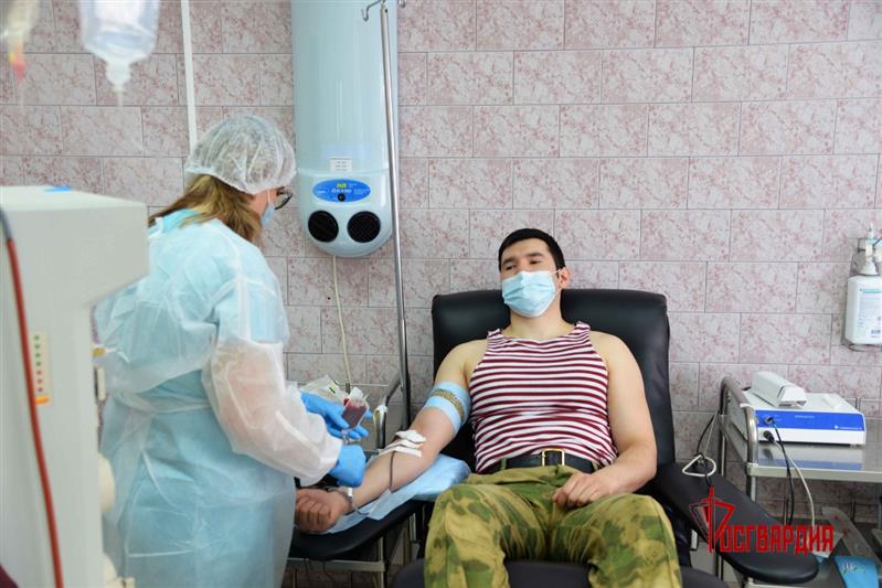 В День донора росгвардейцы Ямала приняли участие в акции безвозмездной сдачи крови