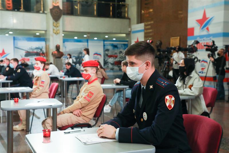 Генерал-полковник Олег Плохой принял участие  в торжественном открытии  всероссийской акции «Диктант Победы» (видео)