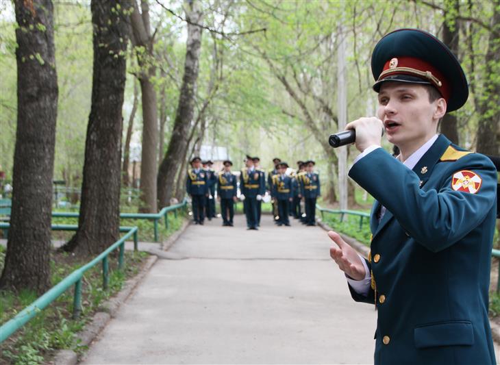 В Приволжье росгвардейцы провели патриотическую акцию «Парад у дома ветерана»