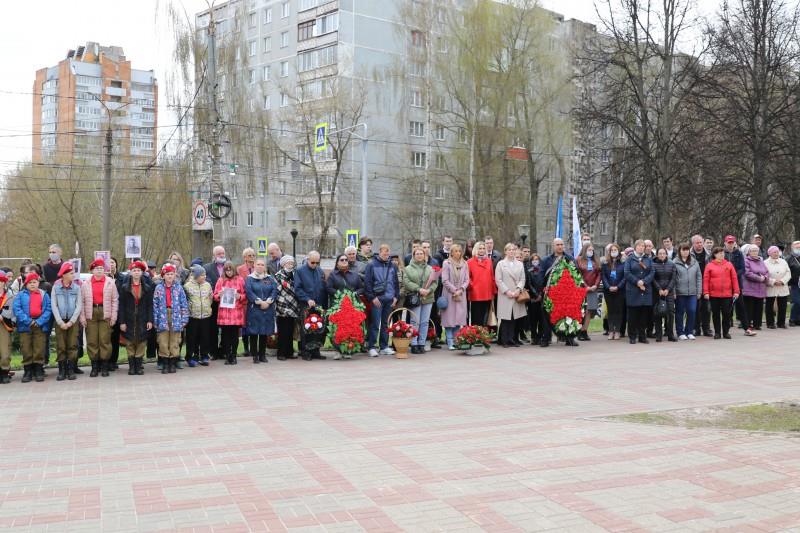 Нижегородские росгвардейцы приняли участие в торжественной церемонии у памятника маршалу Рокоссовскому