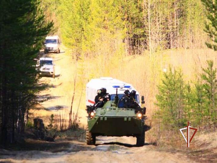 Полевой выход сотрудников ОМОН «Стерх» Росгвардии прошёл в Югре (видео)  