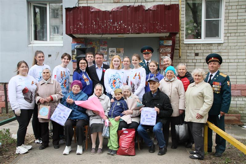 В Приволжье росгвардейцы провели патриотическую акцию «Парад у дома ветерана»