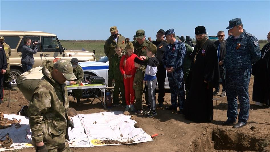 В Волгограде представители Росгвардии встретились с участниками «Вахты памяти - 2021» 