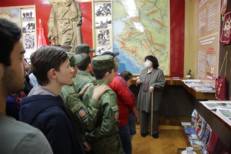 В Кабардино-Балкарии кадеты и студенты посетили воинскую часть Росгвардии