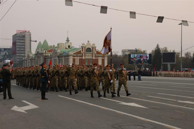 В Новосибирске на главной городской площади прошла генеральная репетиция Парада Победы