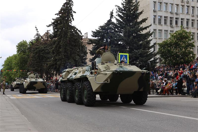 Военнослужащие Росгвардии приняли участие в параде Победы в столице СКФО 