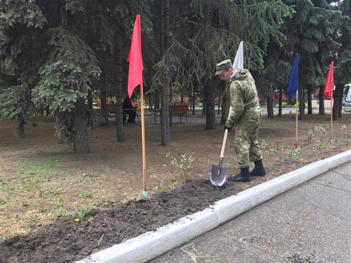 В рамках акции «День добрых дел» военнослужащие Росгвардии оказали помощь пожилым омичам 