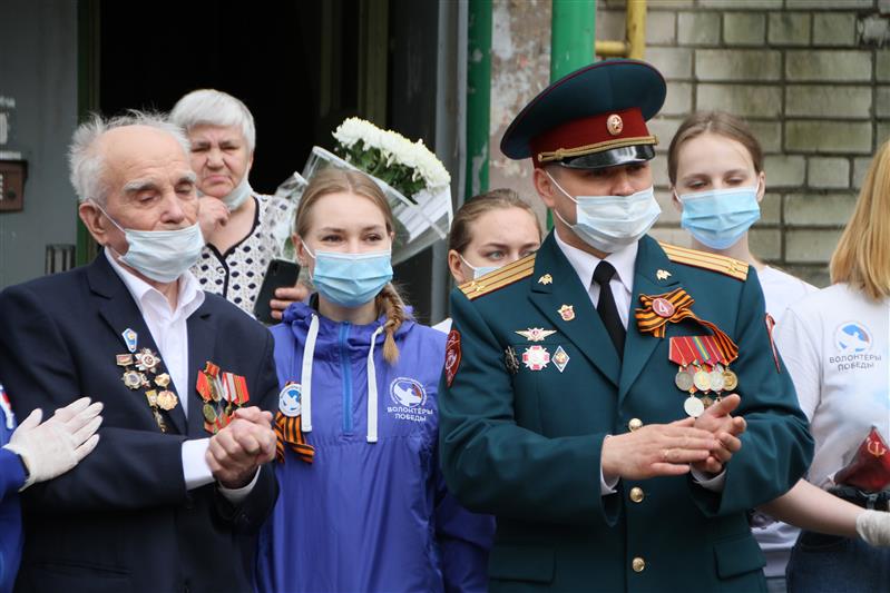В Приволжье росгвардейцы провели патриотическую акцию «Парад у дома ветерана»