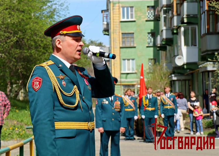 Военнослужащие озерской дивизии Росгвардии поздравили с Днём Победы фронтовиков и тружеников тыла