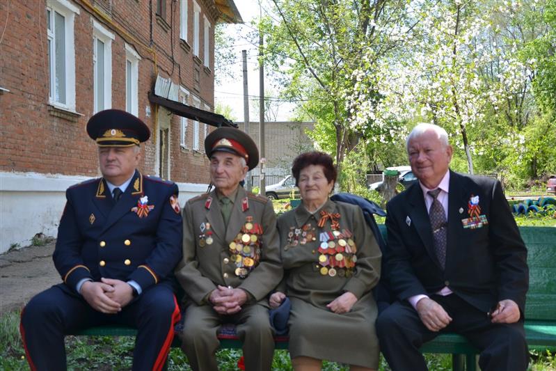 В Приволжье росгвардейцы провели патриотическую акцию «Парад у дома ветерана»