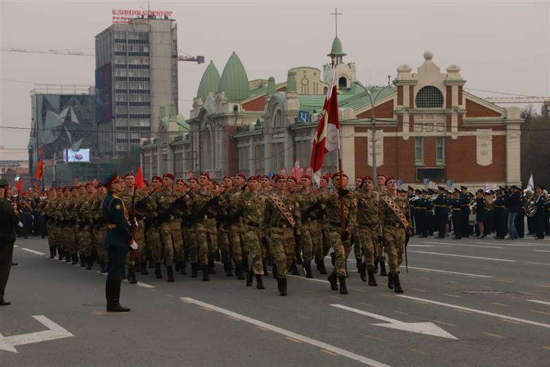 В Новосибирске на главной городской площади прошла генеральная репетиция Парада Победы