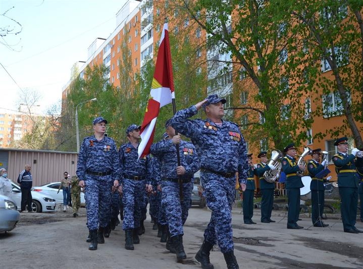 В Приволжье росгвардейцы провели патриотическую акцию «Парад у дома ветерана»