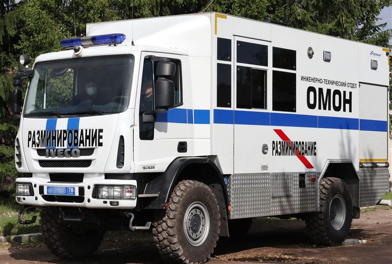 Взрывотехники ОМОН обследовали подозрительный предмет, обнаруженный в Пушкинском районе Санкт-Петербурга