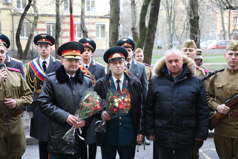 Росгвардейцы Северо-Западного округа приняли участие в акции «Парад у дома ветерана»