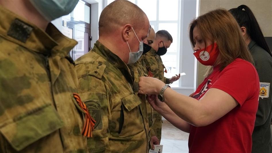В Северо-Западном округе Росгвардии проходит акция "Георгиевская ленточка"