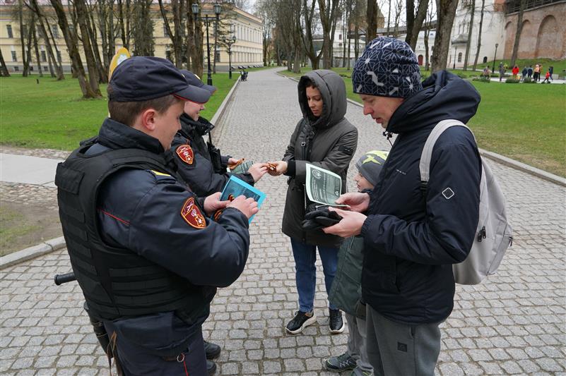 В Северо-Западном округе Росгвардии проходит акция "Георгиевская ленточка"