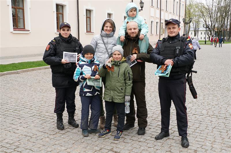 В Северо-Западном округе Росгвардии проходит акция "Георгиевская ленточка"