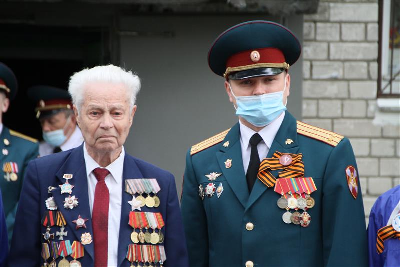 В Приволжье росгвардейцы провели патриотическую акцию «Парад у дома ветерана»