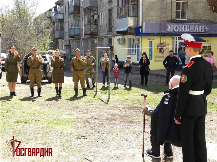 На Урале всероссийскую  ведомственную акцию «Парад у дома ветерана» поддержали в Екатеринбурге, Кургане и Тюмени