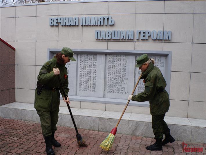 В Томской области военнослужащие Росгвардии провели субботник  на памятных местах, посвященных Великой Отечественной войне  